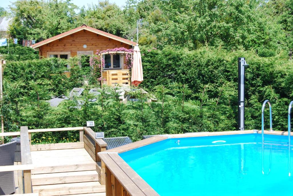 Maison de vacances The Cabin with heated outdoor pool Chalandrey Les Basses Beaulinges, 50540 Chalandrey