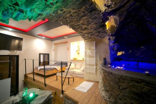 The Ginkgo Collioure : Amazing Private Jacuzzi built in Rock, 20m from the Beach, A/C, WiFi, Patio... Collioure france