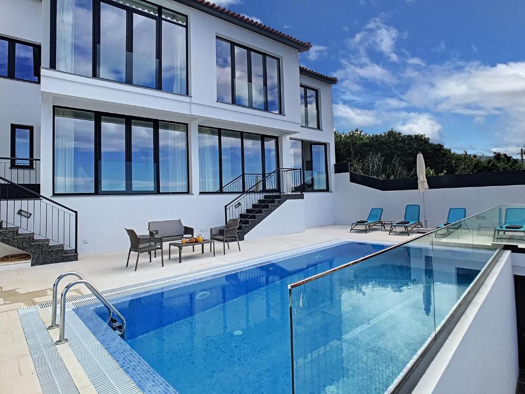 Villa The Monte White House by MHM Beco da Chapeludo, 21, 9050-486 Funchal