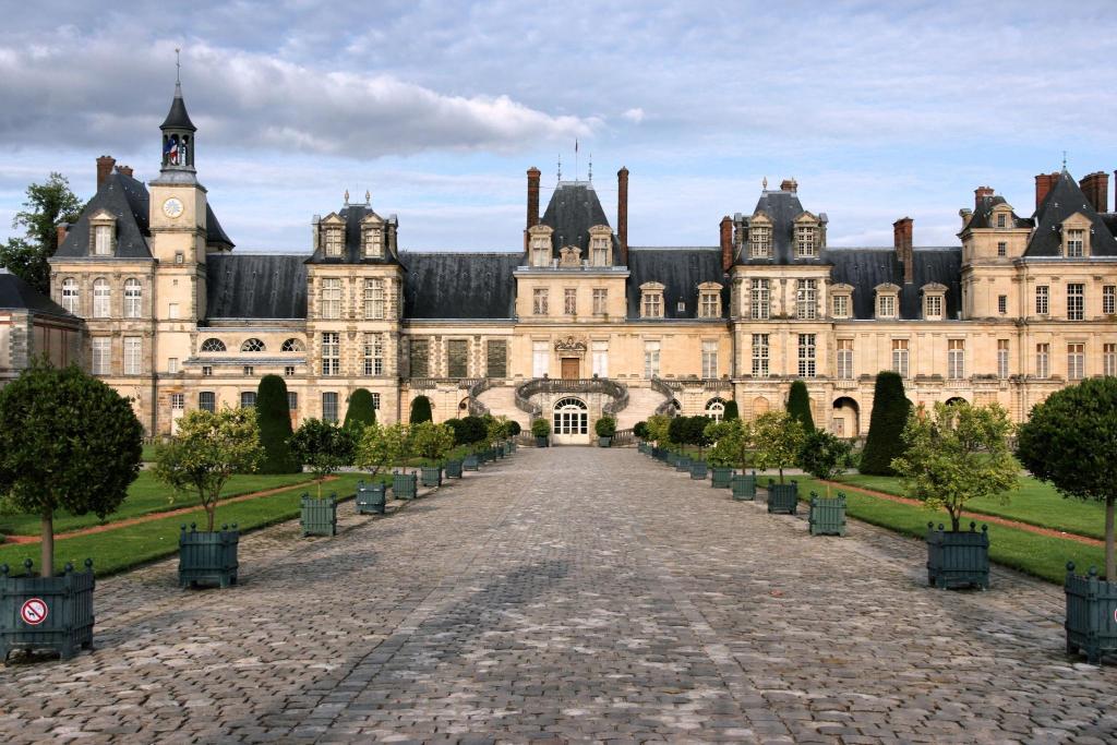 The Studio Castle in middle of Fontainebleau Fontainebleau france