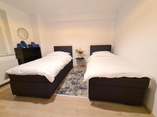 Appartement Theox Apartment No 6 Royal Blue für 4 Personen 197 Seckenheimer Hauptstraße Mannheim