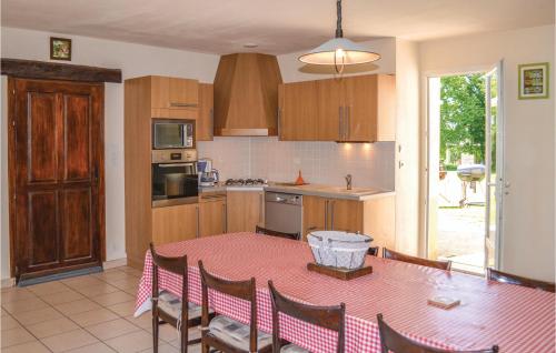 Three-Bedroom Holiday Home in Montfaucon Montfaucon france