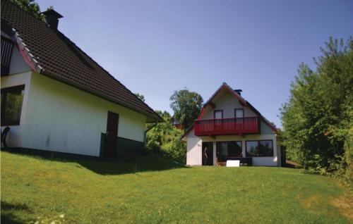Maison de vacances Three-Bedroom Holiday home with Lake View in Kirchheim  Kemmerode