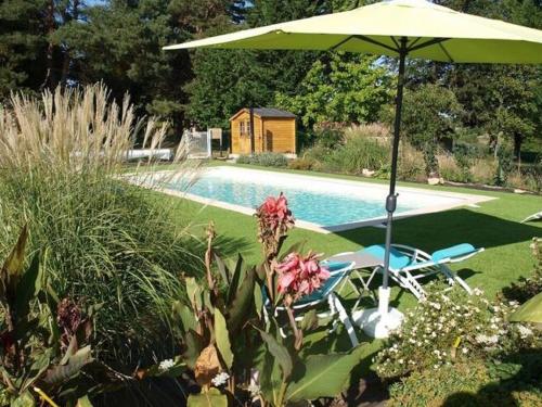 Maison de vacances Three lovely g tes surrounded by nature with private swimming pool and garden  Peyzac-le-Moustier