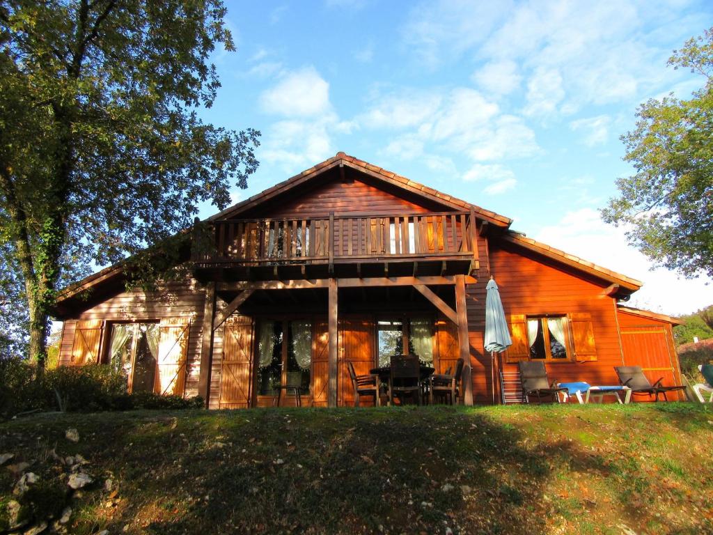 Chalet Tidy chalet in the woods of the beautiful Dordogne , 46200 Souillac