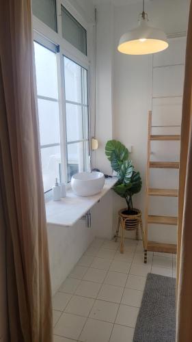 Tiny suite with private bathroom - Bairro Alto Lisbonne portugal