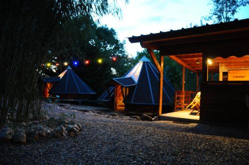 Tente de luxe Tipis Du Petit Buisson le village Saint-Antonin-de-Lacalm