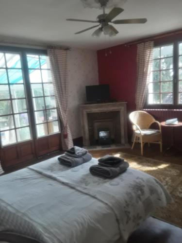 B&B / Chambre d'hôtes Touch of Spain in Rural France 6 Boismeunier Darnac