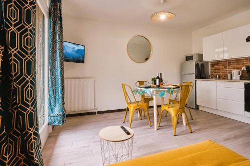 Appartement Tout confort ! Climatisation, Centre-ville, Parking, Terrasse, WiFi, Netflix 24 Boulevard Barbès Carcassonne