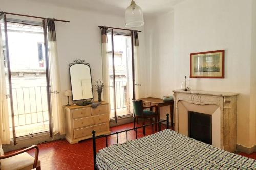 Appartement Tout le charme de l'ancien marseillais quatrieme etage 2 Rue Camoin Jeune Marseille