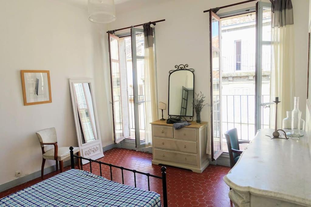 Appartement Tout le charme de l'ancien marseillais quatrieme etage 2 Rue Camoin Jeune, 13004 Marseille