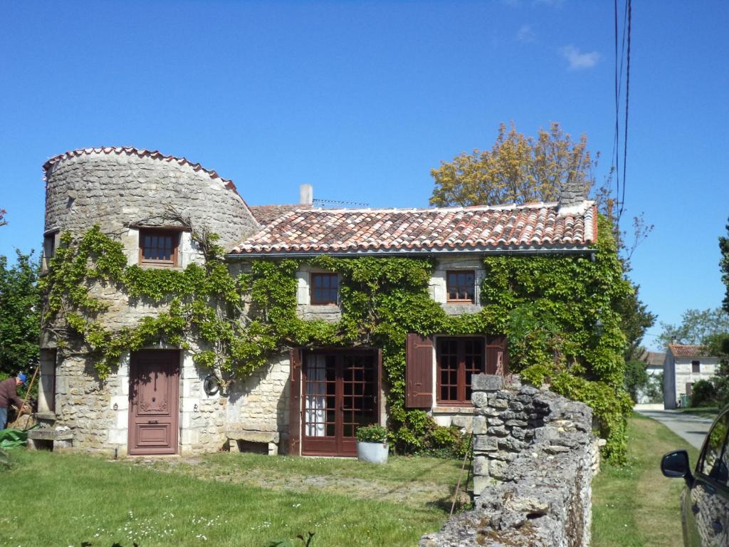 Maison de vacances Traditional Charentais cottage near Royan 7 Rue du Maine Grolier, 17600 Balanzac