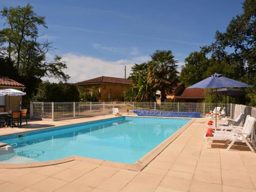 Traditional villa in Lias D armagnac with pool Estang france