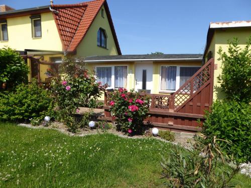 Tranquil Bungalow in Zweedorf with Sunbathing Area Zweedorf allemagne