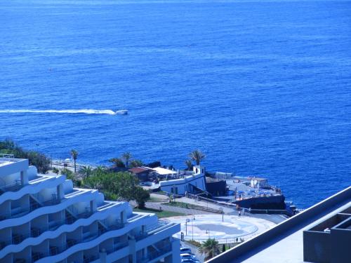 Tranquil Ocean view apartment Funchal portugal