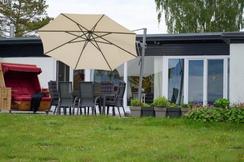 Maison de vacances Traum-Ferienhaus mit einmaligem Fördeblick - FÖRDE-ANKER Schausender Weg 34 Glücksburg