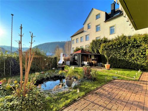 Appartement Traumhafter Moselblick, Garten & Lounge, Boxspringbett, TOP Lage 5 Lindenplatz Gartenwohnung rechte Seite vom Haus Bullay