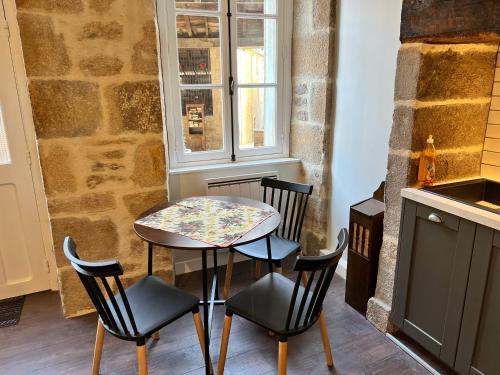 Appartement Treignac Place 9 Place de la Halle Treignac