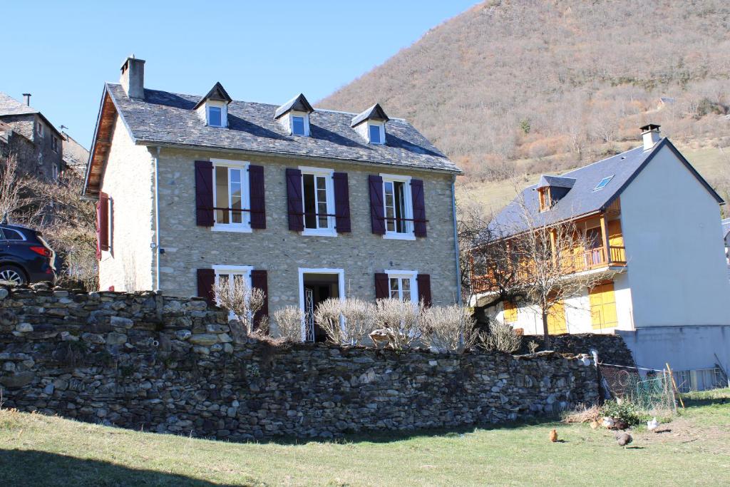 Maison de vacances Très belle maison typique proche de Saint-Lary 3 Rue de la Vielle, 65440 Ancizan