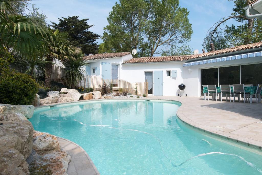 Villa Très belle villa avec piscine (4*) 26 Avenue de la Plage, 17580 Le Bois-Plage-en-Ré