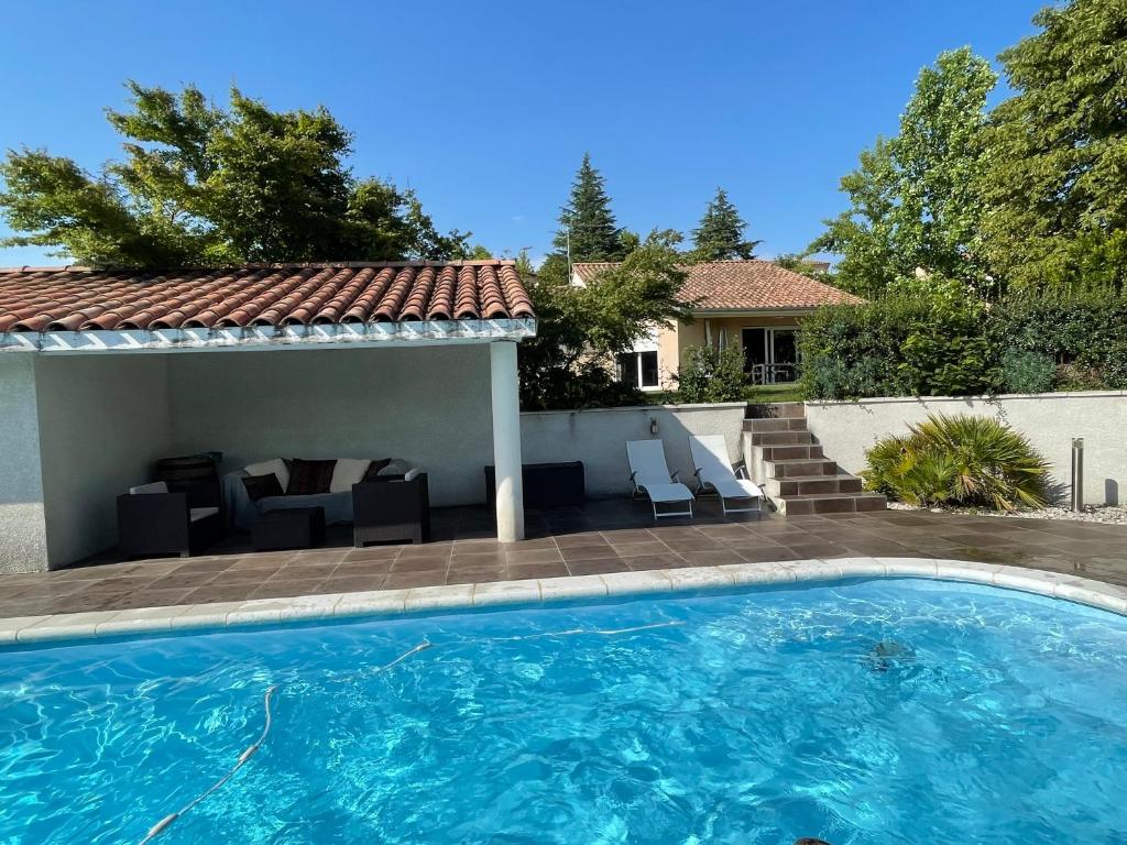 Villa Très belle villa avec piscine dans la Drôme 43 Rue Etienne Dolet, 26100 Romans-sur-Isère