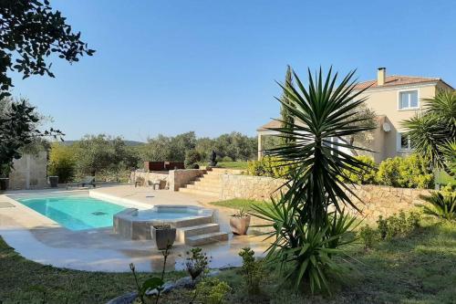 Très belle villa piscine jacuzzi grande propriété Belgodère france