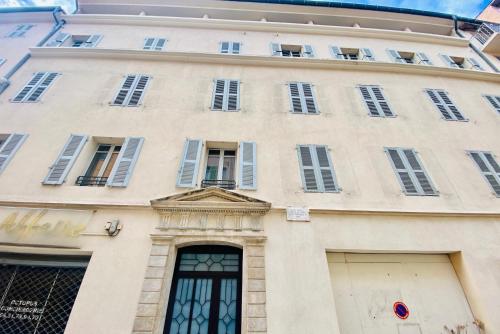 Appartement Très Joli T3 Vieux Port Cannes 8 rue de la Rampe Cannes