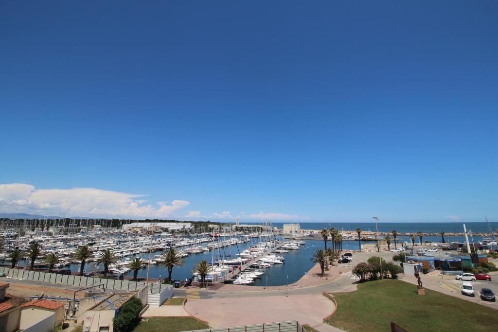 Appartement TRIDENT - T2 avec vue sur la marina et à deux pas de la plage de la jetée 1, 66140 Canet-en-Roussillon