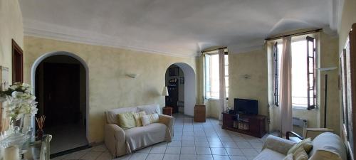 Appartement Trilocale Mentone vista mare 27 Rue Longue Menton