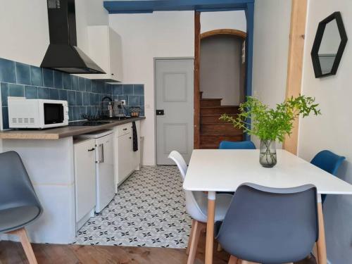 Appartement Triplex avec vue sur place du centre historique. 5 Place Saint-Volusien Foix