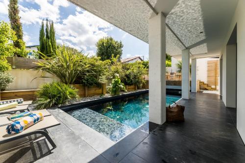 Villa TROPICAL KEYWEEK beautiful architect villa with swimming pool in Bidart 406 avenue de Biarritz Bidart
