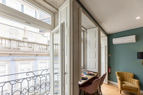 Turquoise Central Flat w AC & Balcony by LovelyStay Porto portugal