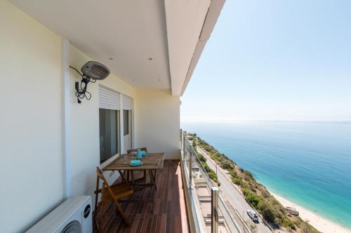 Turquoise Turtle Apartment - with seaview and A/C Sesimbra portugal