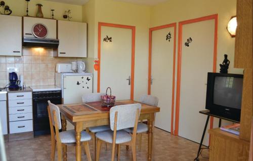 Maison de vacances Two-Bedroom Holiday Home in St. Bressou  Saint-Bressou