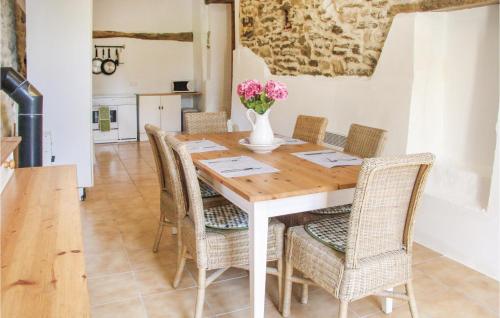 Maison de vacances Two-Bedroom Holiday Home in St Goueno  Plessala