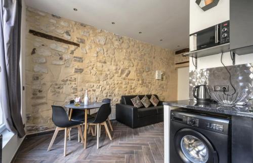 Appartement Typical Parisian Flat#4 Pers#Heart of Paris 20 Rue du Faubourg Saint-Martin Paris