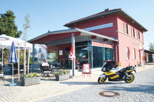 Appartement Übernachten im nostalgischen Bahnwaggon 26 Bahnhofstraße Bogen