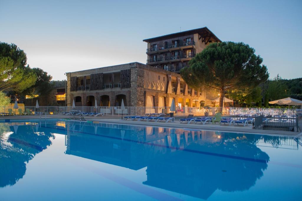 Hôtel ULVF Hôtel Castel Luberon 1526, Avenue de Viton - Route de Rustrel, 84400 Apt