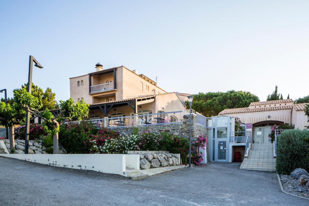 Appart'hôtel ULVF Les Romarins 4 Avenue des Garrigues, 11560 Fleury