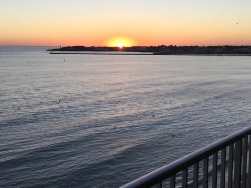 Un appartement avec acces plage a Saint Gilles vue mer comme sur un bateau Saint-Gilles-Croix-de-Vie france