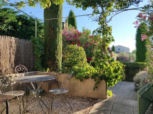 Maison de vacances Un Gite En Provence - Les Jardins de Fontanille Mazet 31 3 Avenue du Souvenir Français Saint-Rémy-de-Provence