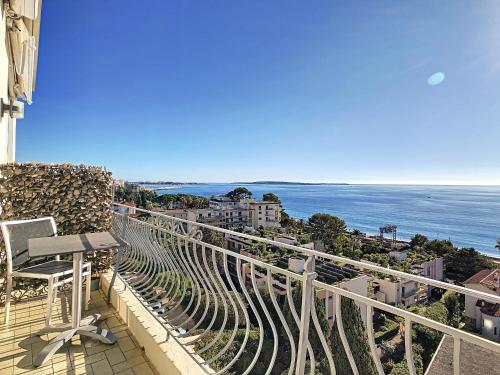 Appartement Un Palais au prix d'un 3 étoiles 1 Avenue des Pins Cannes