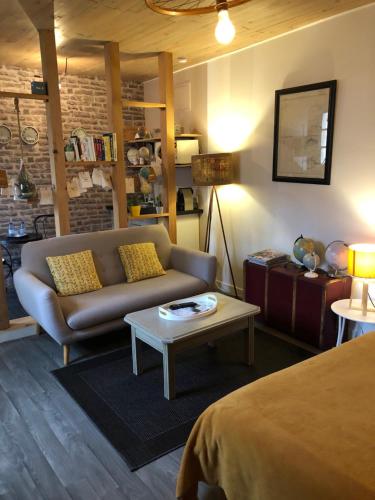 B&B / Chambre d'hôtes Une Chambre en Ville 25 rue alsace lorraine Saintes