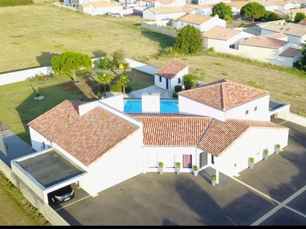 Maison de vacances Une grande villa avec piscine aux Sables d Olonne des maraîchers 38, 85100 Les Sables dʼOlonne