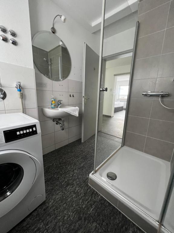 Appartement Unique: Geräumige 4 Zimmerwohnung in Tuttlingen mit Sauna, Fitness und Netflix OG 14 Bei der Brühlmühle 1 Obergeschoss, 78532 Tuttlingen