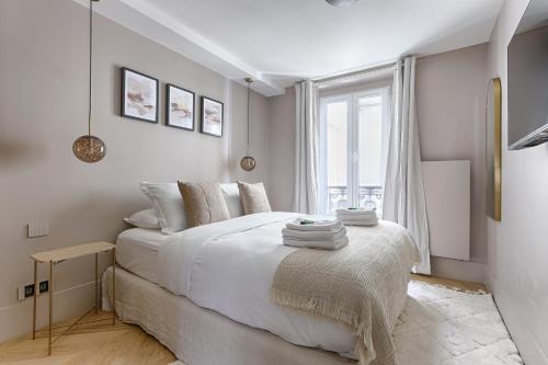 Unique Luxury Parisian flat 2BR/6P -Champs Elysées Paris france