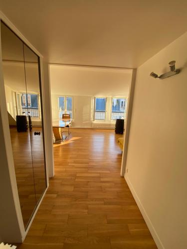 Appartement Upscale 2 Bedroom Apartment Near Champs Elysees 4 Rue Saussier-Leroy Paris