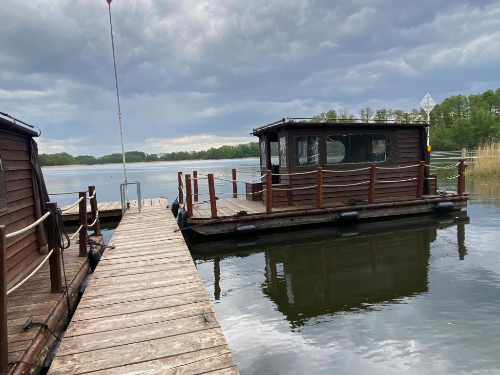 Urlaub auf dem Wasser mit unserem Hausboot Wustrow allemagne