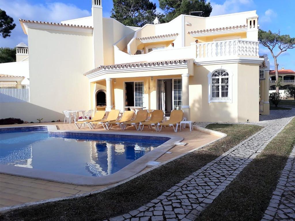 Villa V3 Villa Rosada- Piscina Privativa, Estacionamento, Ar-Condicionado, Familiar Rua da Argentina 4.10 5/1, Villa Rosada Porta B Vilamoura, 8125-479 Vilamoura