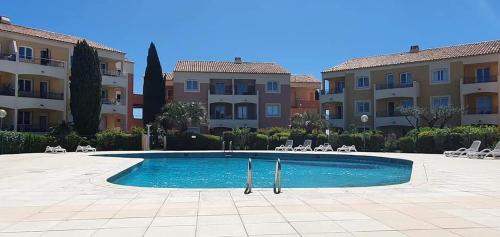 Vacance location mer piscine var sud terrasse Les Issambres france